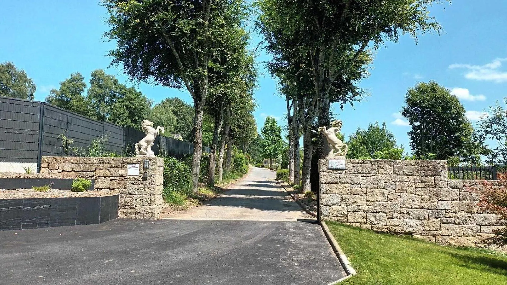 La ChèzeLa Rose Des Vents住宿加早餐旅馆 0*, La Chèze 法国